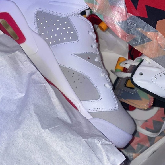 Retros - Picture 4 of 16